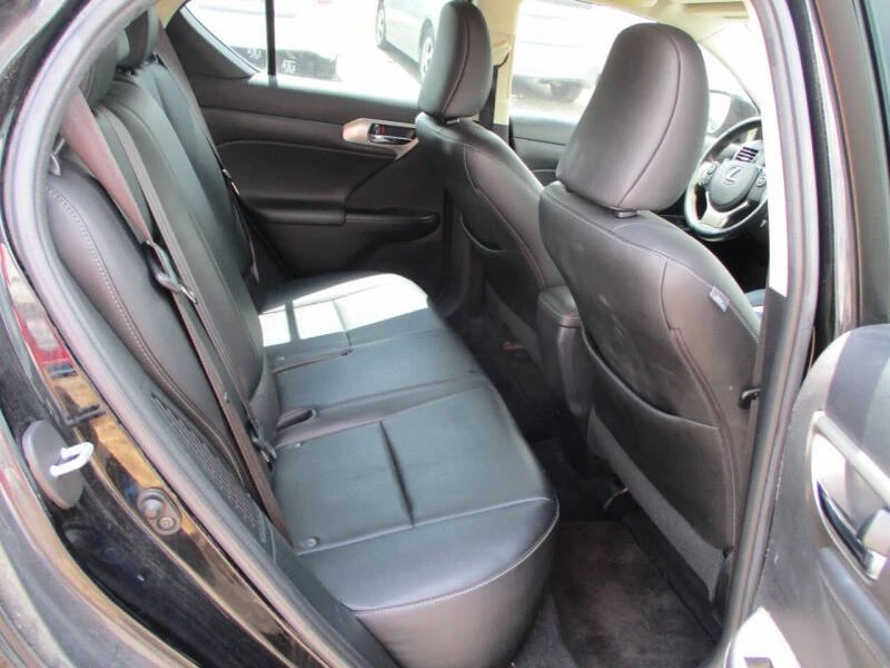 2015 Lexus CT - Image 18 of 20