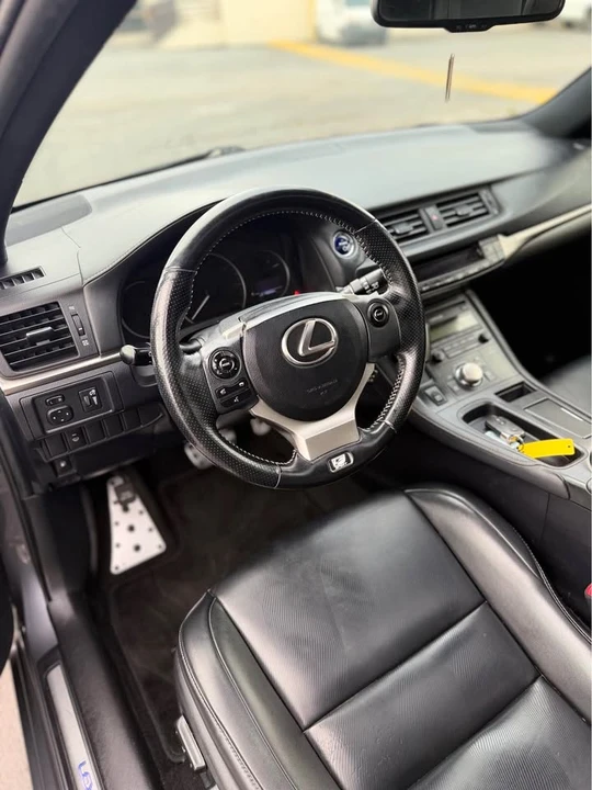 2015 Lexus CT - Image 2 of 11