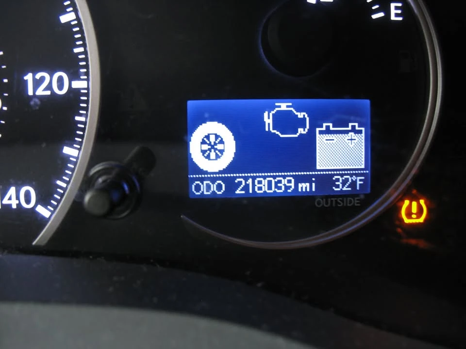 2015 Lexus CT - Image 6 of 9