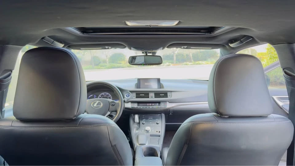 2015 Lexus CT - Image 12 of 15