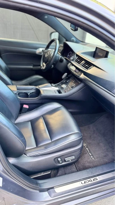 2015 Lexus CT - Image 11 of 15