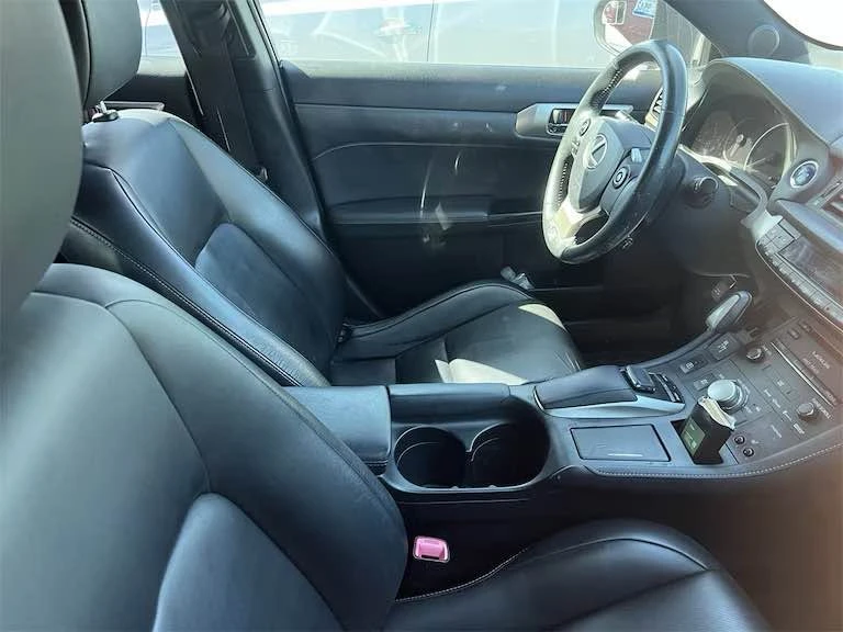 2015 Lexus CT - Image 2 of 4