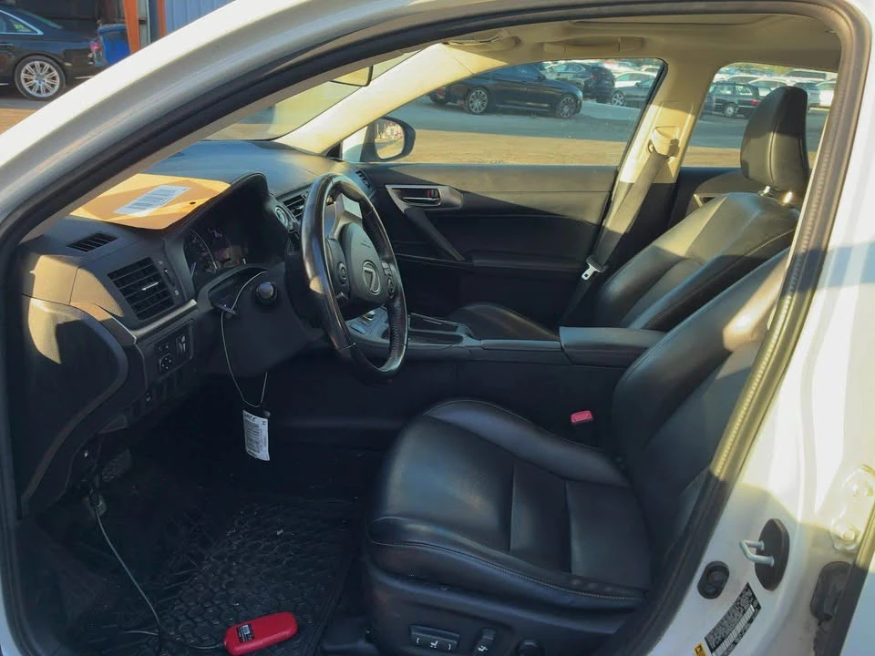 2015 Lexus CT - Image 8 of 8
