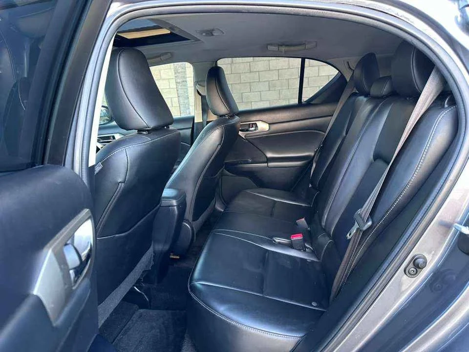 2015 Lexus CT - Image 9 of 10
