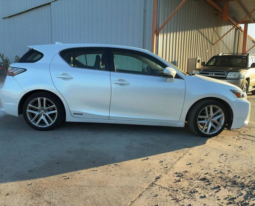 2015 Lexus CT - Image 4 of 8