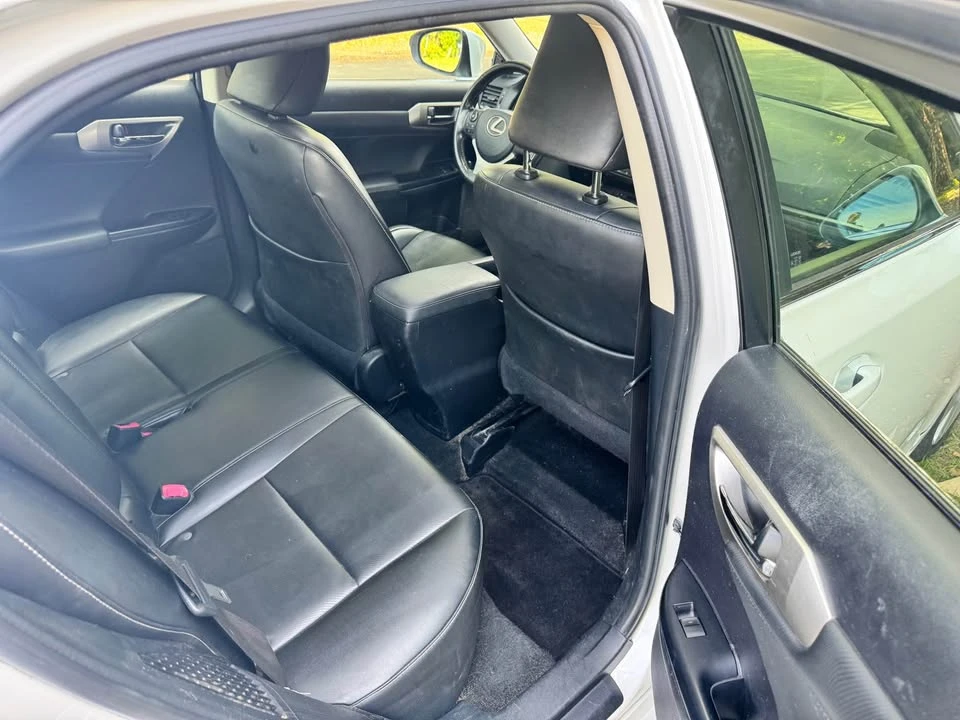 2015 Lexus CT - Image 8 of 10