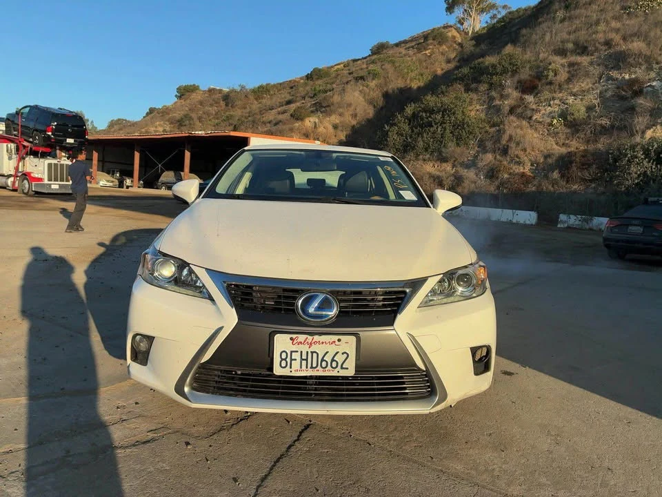 2015 Lexus CT - Image 2 of 8