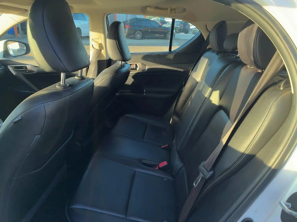 2015 Lexus CT - Image 6 of 8