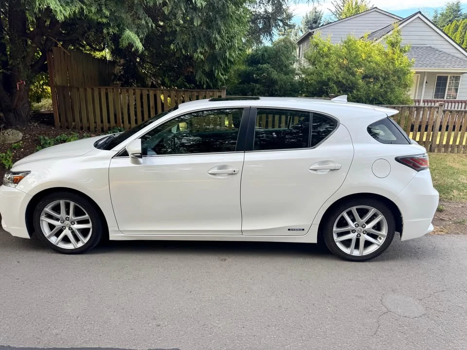 2015 Lexus CT - Image 2 of 10