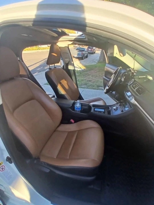 2015 Lexus CT - Image 16 of 20