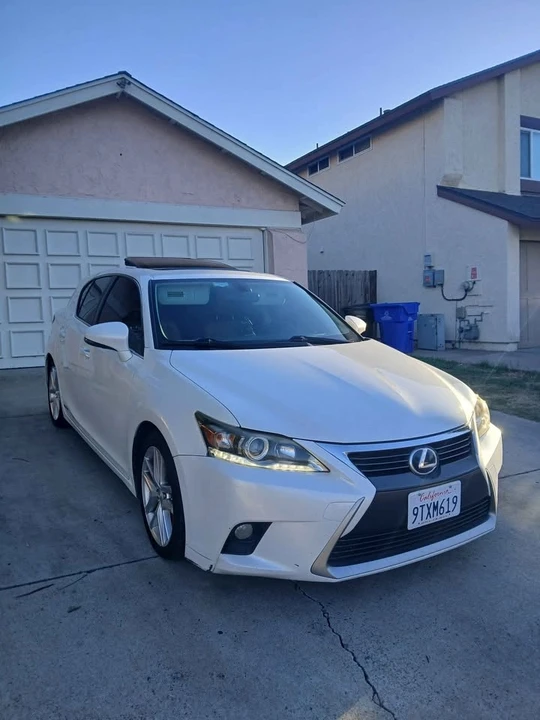 2015 Lexus CT - Image 2 of 20