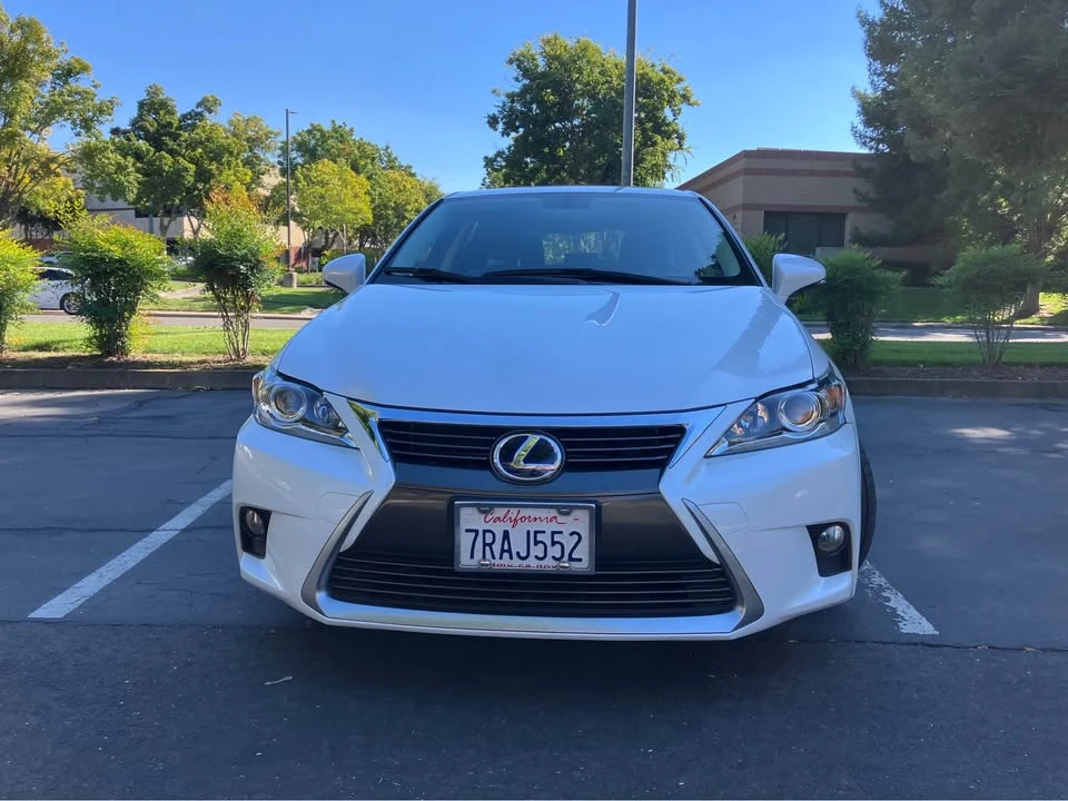 2015 Lexus CT - Image 2 of 12