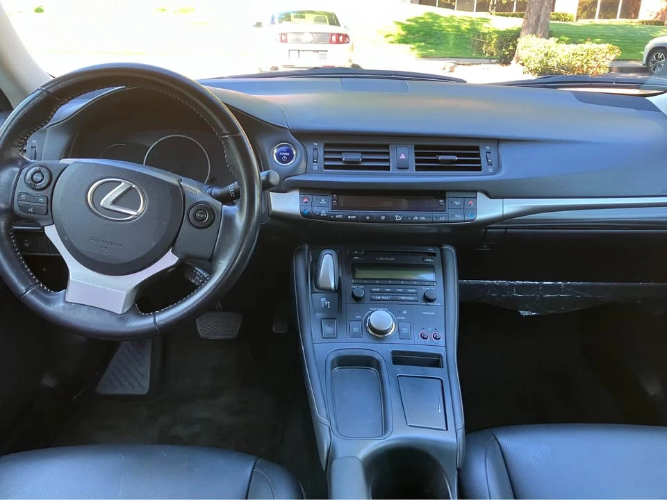2015 Lexus CT - Image 8 of 12