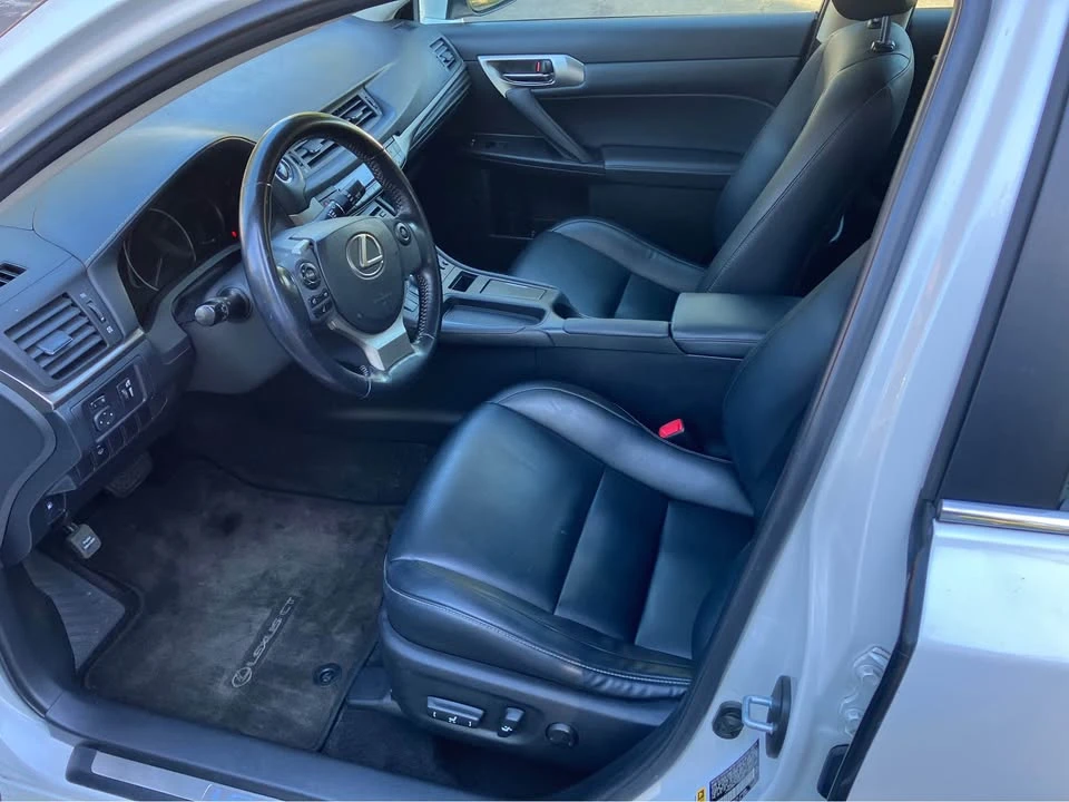 2015 Lexus CT - Image 9 of 12
