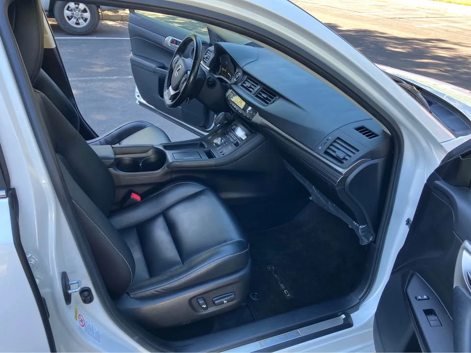 2015 Lexus CT - Image 10 of 12