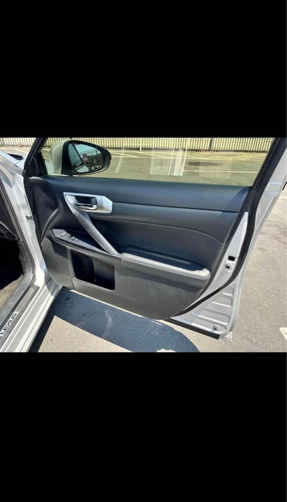 2015 Lexus CT - Image 10 of 15