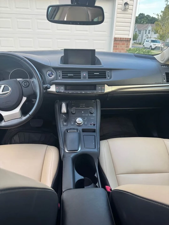 2015 Lexus CT - Image 9 of 12