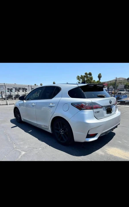 2015 Lexus CT - Image 2 of 15