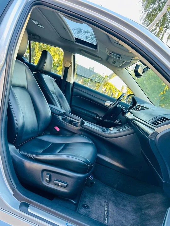 2015 Lexus CT - Image 18 of 20