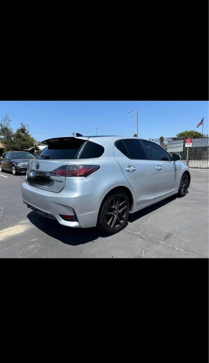 2015 Lexus CT - Image 13 of 15