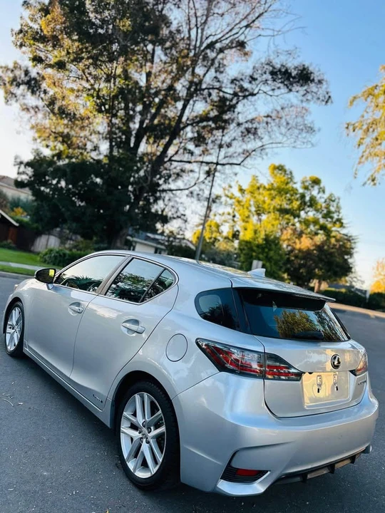 2015 Lexus CT - Image 13 of 20