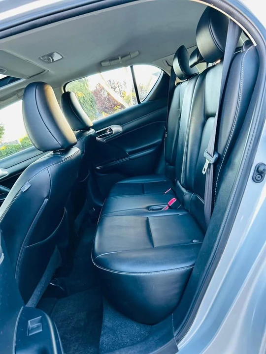 2015 Lexus CT - Image 8 of 20