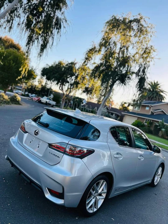 2015 Lexus CT - Image 19 of 20