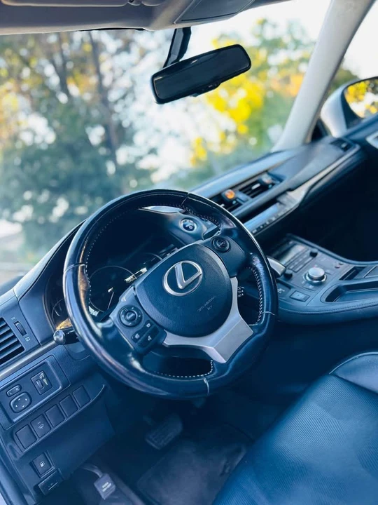 2015 Lexus CT - Image 2 of 20