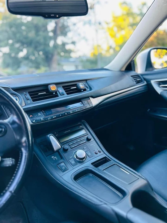 2015 Lexus CT - Image 14 of 20