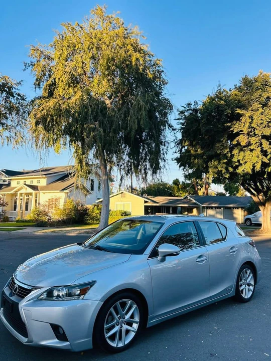 2015 Lexus CT - Image 16 of 20