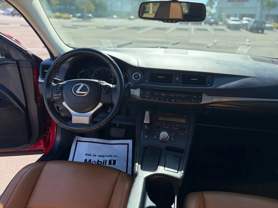 2015 Lexus CT - Image 10 of 17
