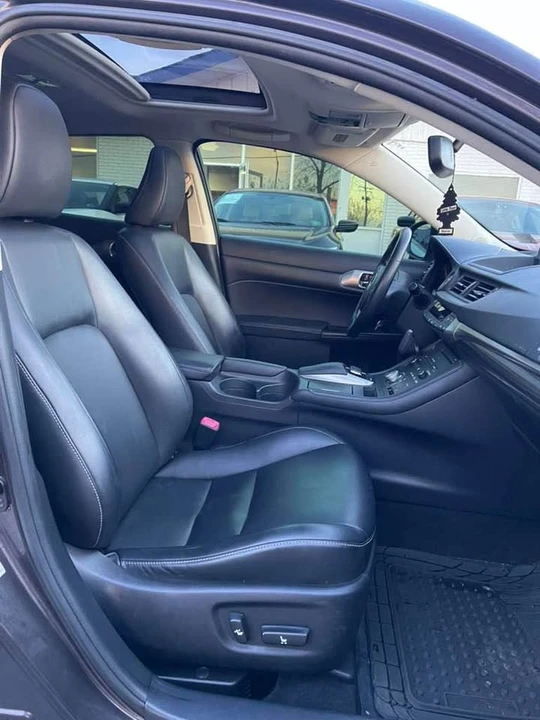 2015 Lexus CT - Image 11 of 20