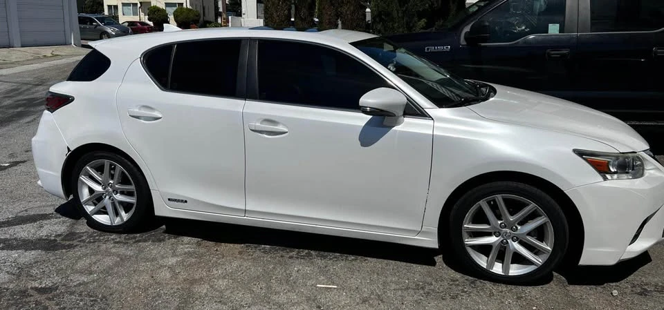 2015 Lexus CT - Image 2 of 4