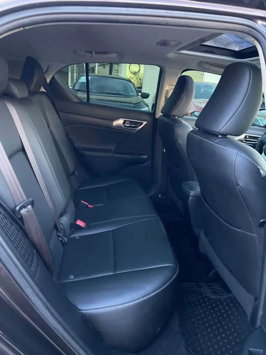 2015 Lexus CT - Image 12 of 20
