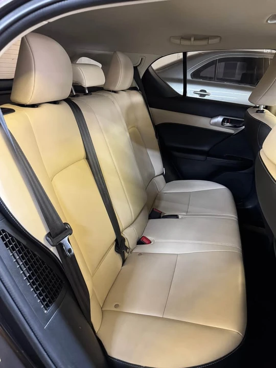2015 Lexus CT - Image 14 of 19