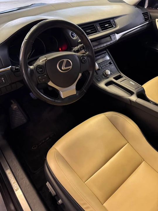 2015 Lexus CT - Image 2 of 19