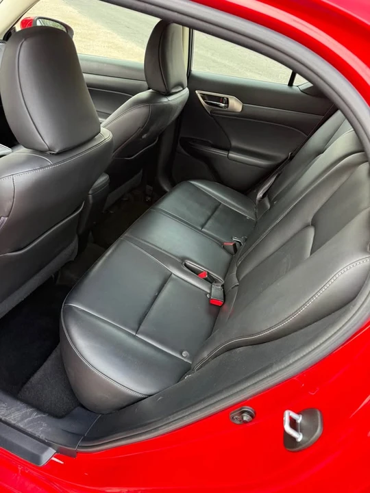 2015 Lexus CT - Image 8 of 12