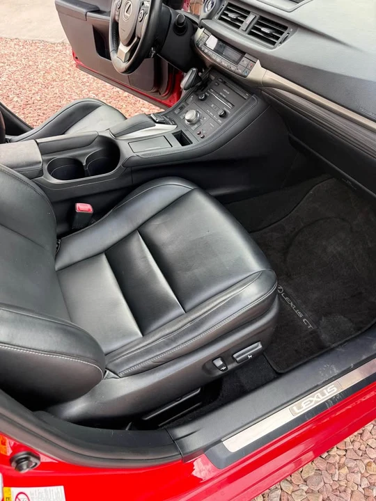2015 Lexus CT - Image 9 of 12