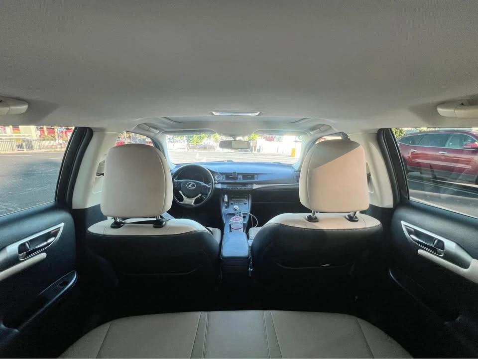 2015 Lexus CT - Image 8 of 11