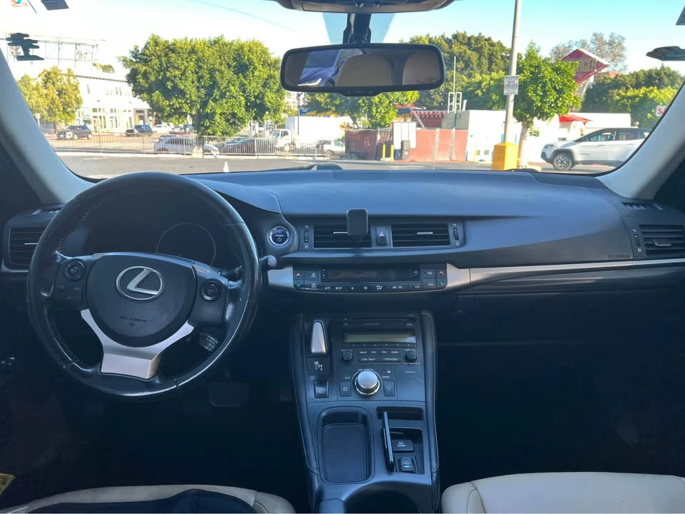2015 Lexus CT - Image 10 of 11