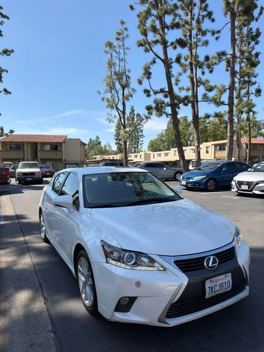 2015 Lexus CT - Image 2 of 10