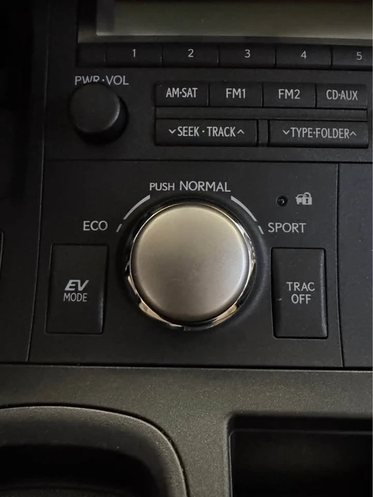2015 Lexus CT - Image 8 of 12