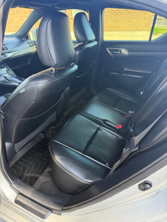 2015 Lexus CT - Image 10 of 12
