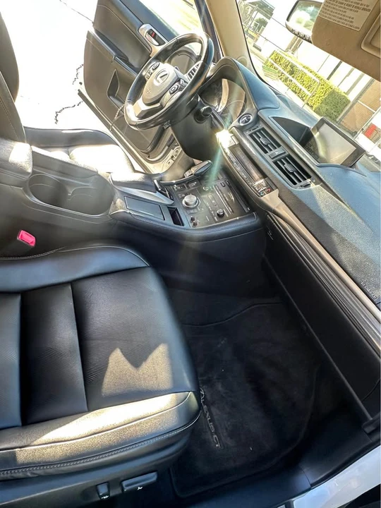 2015 Lexus CT - Image 10 of 16