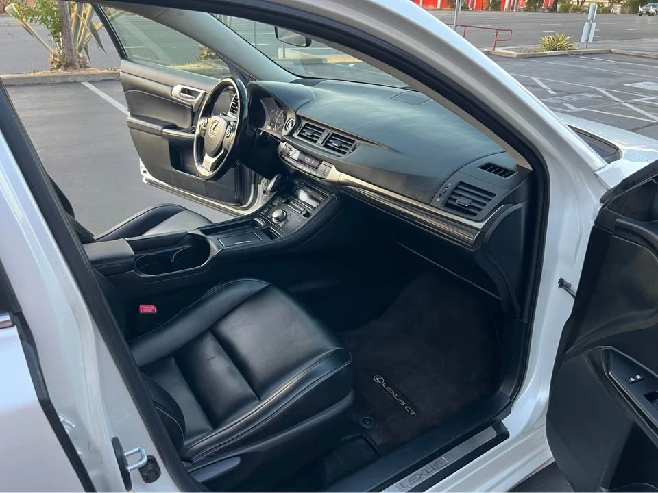 2015 Lexus CT - Image 11 of 18