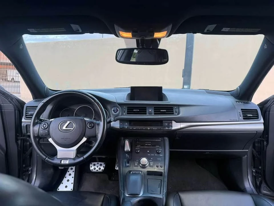 2015 Lexus CT - Image 15 of 16