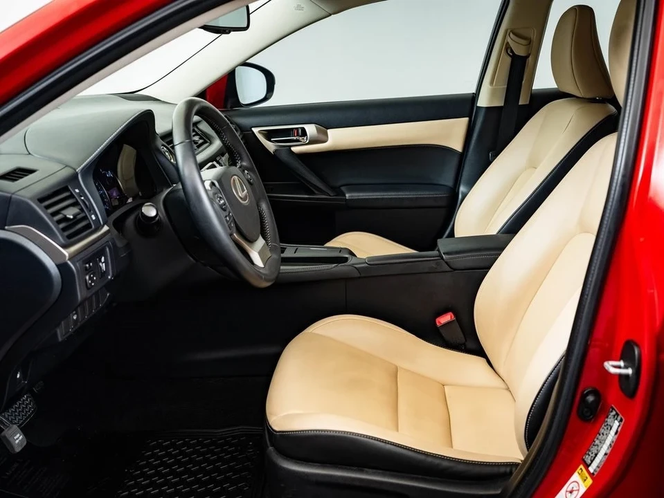 2015 Lexus CT - Image 19 of 21