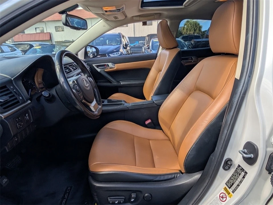 2015 Lexus CT - Image 10 of 21