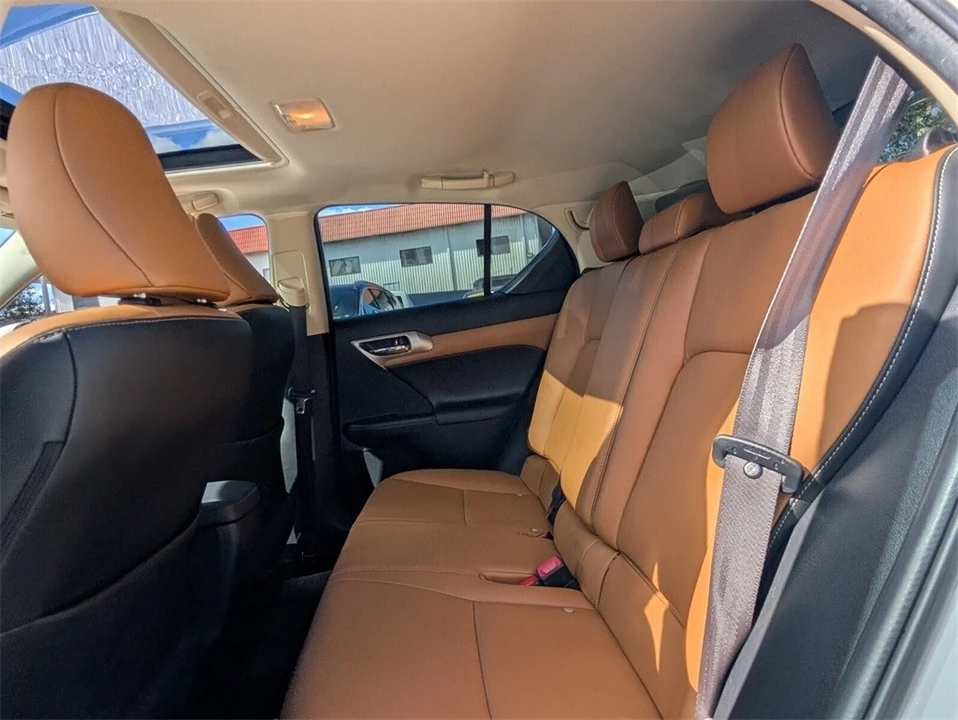 2015 Lexus CT - Image 12 of 21