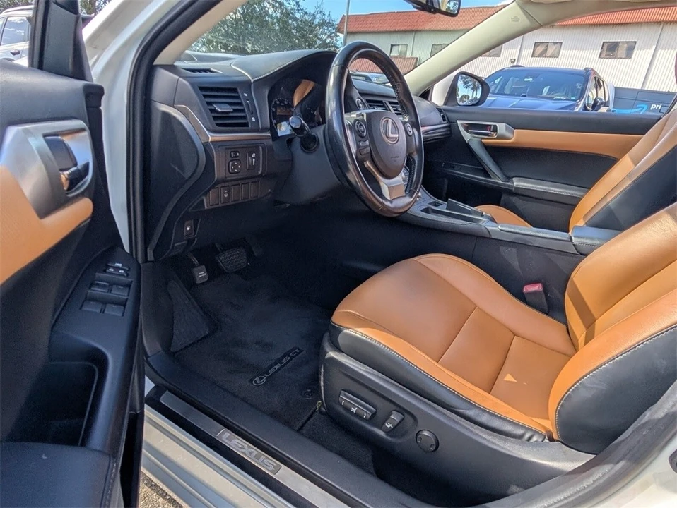 2015 Lexus CT - Image 11 of 21